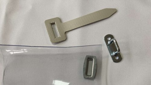 Súprava na upevnenie placht